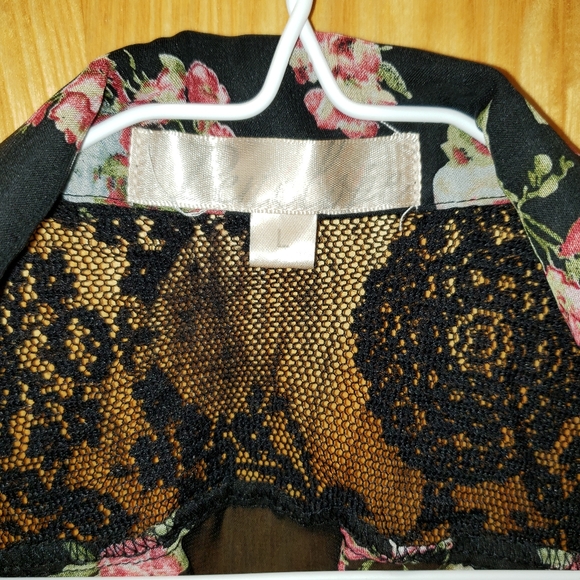 🌵Flowers, Skulls & Lace - Picture 2 of 2